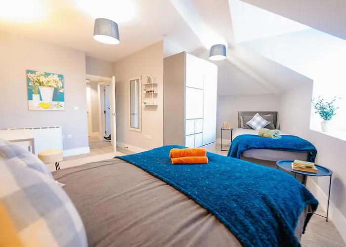 Luxury Spacious 2-Bed & High Ceiling
