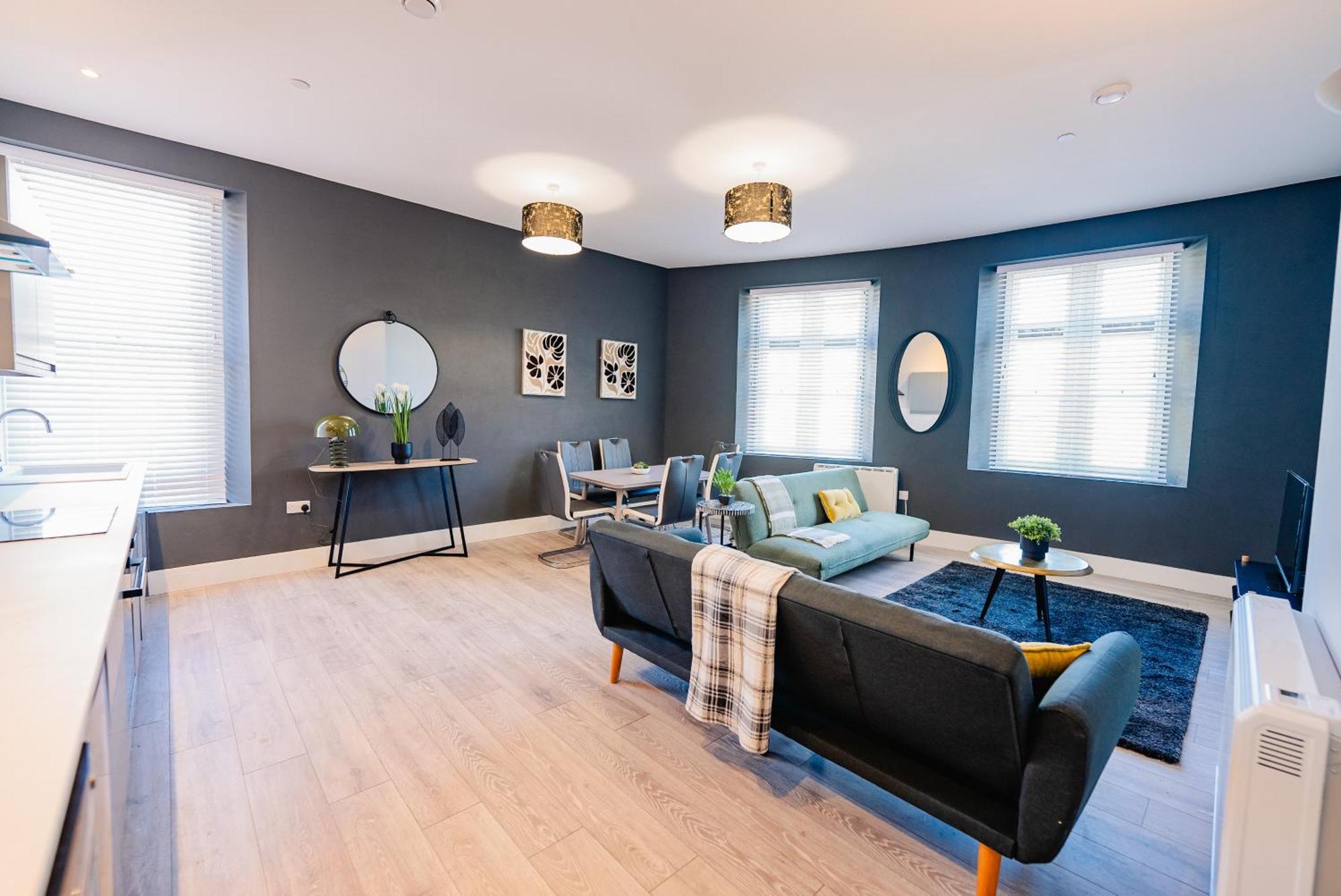 Luxury Spacious 2-bed & High Ceiling
