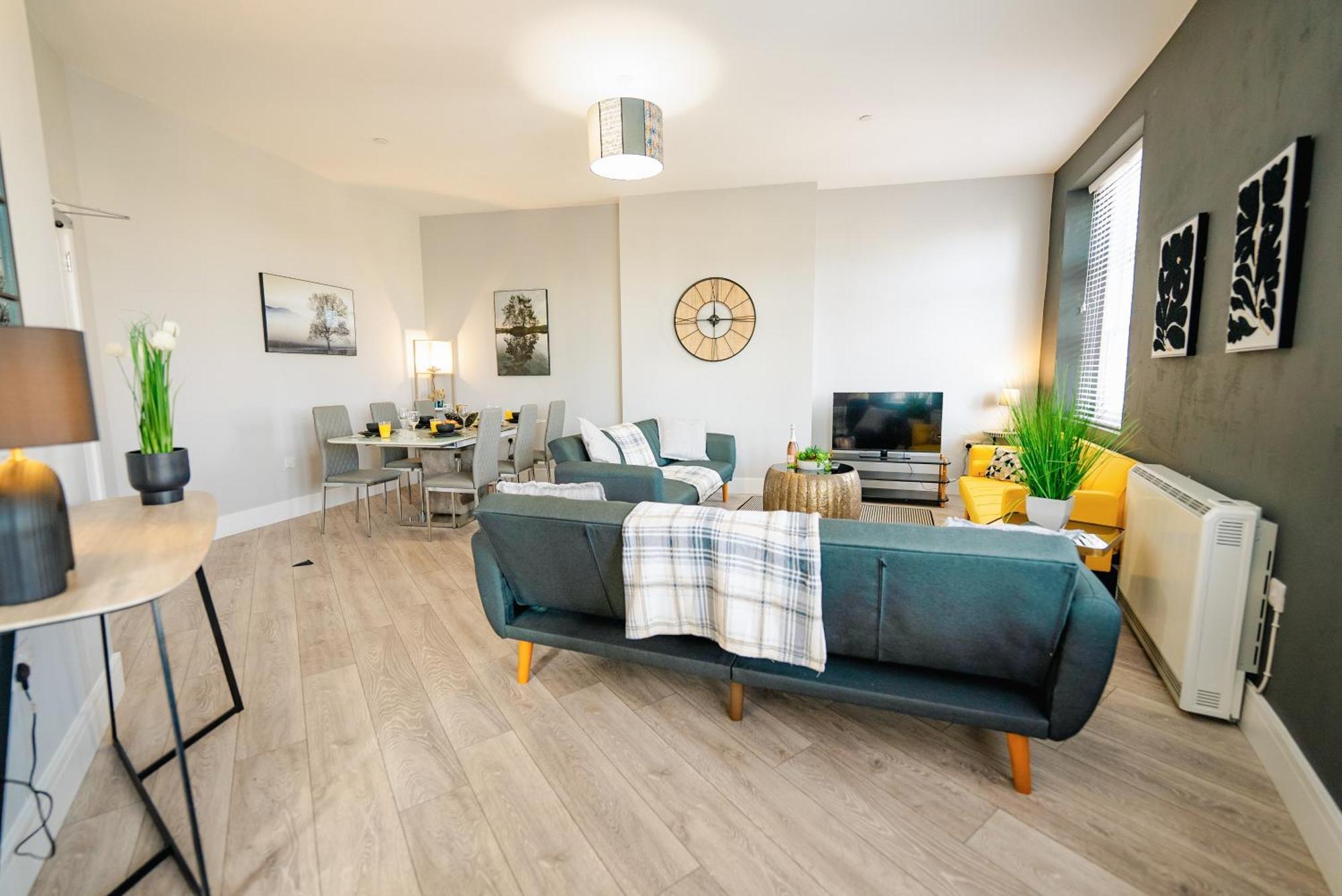 Апартаменты Luxury Spacious 2-bed & High Ceiling *