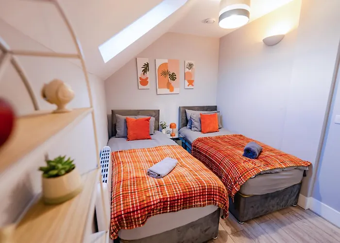 Luxury Spacious 2-Bed & High Ceiling