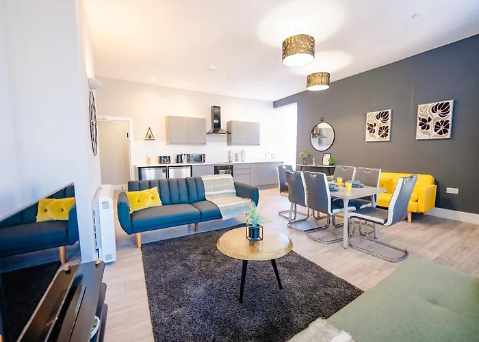 Luxury Spacious 2-Bed & High Ceiling