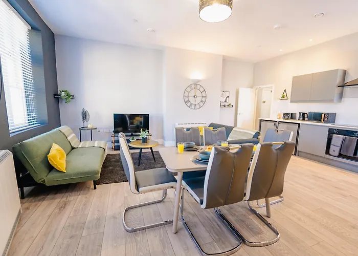 Luxury Spacious 2-Bed & High Ceiling