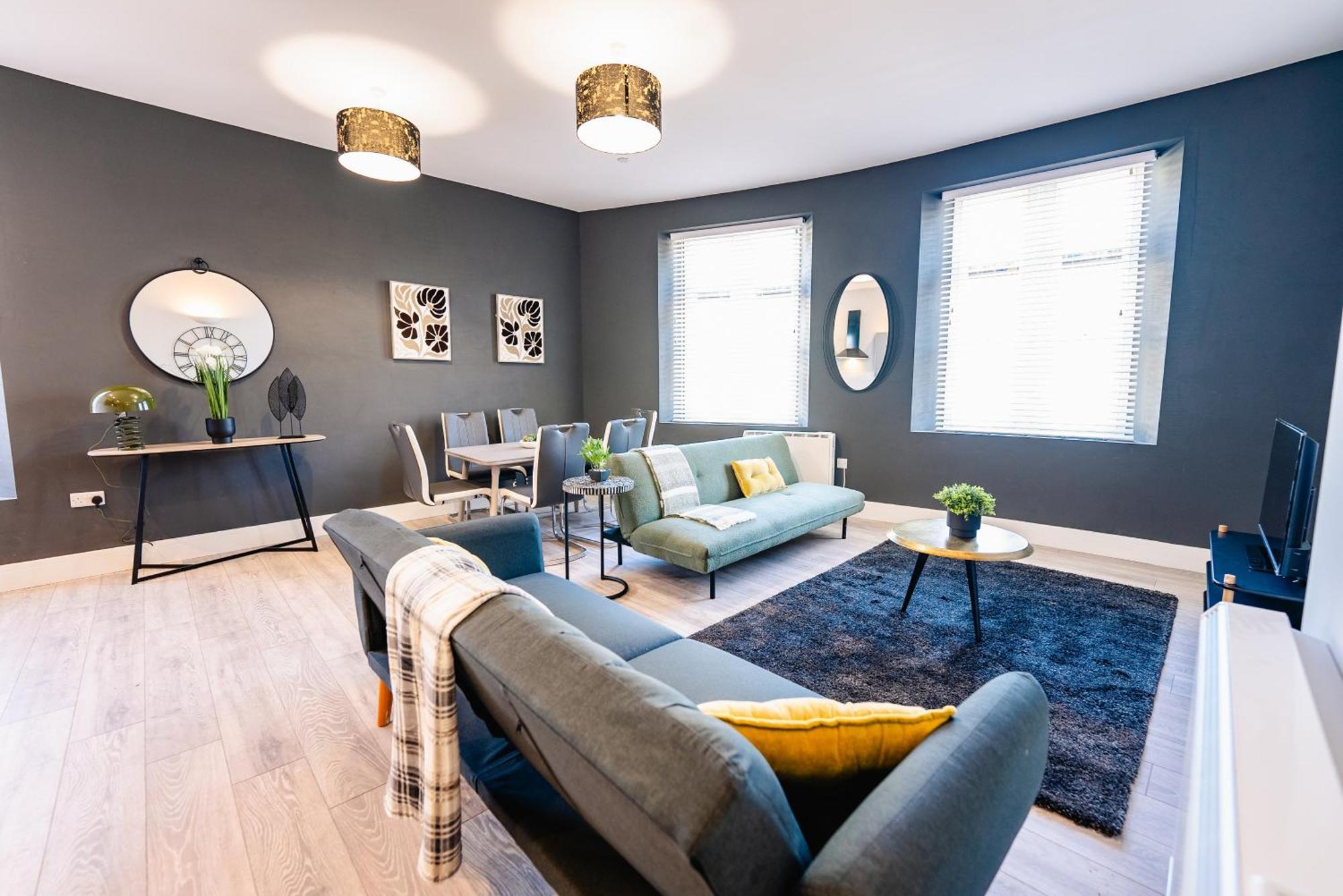 Luxury Spacious 2-bed & High Ceiling *