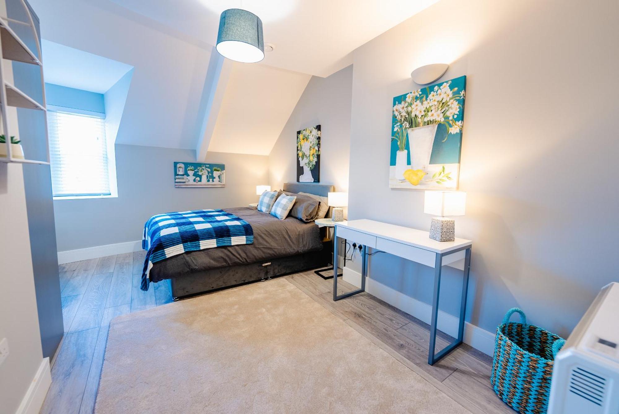 Luxury Spacious 2-bed & High Ceiling *