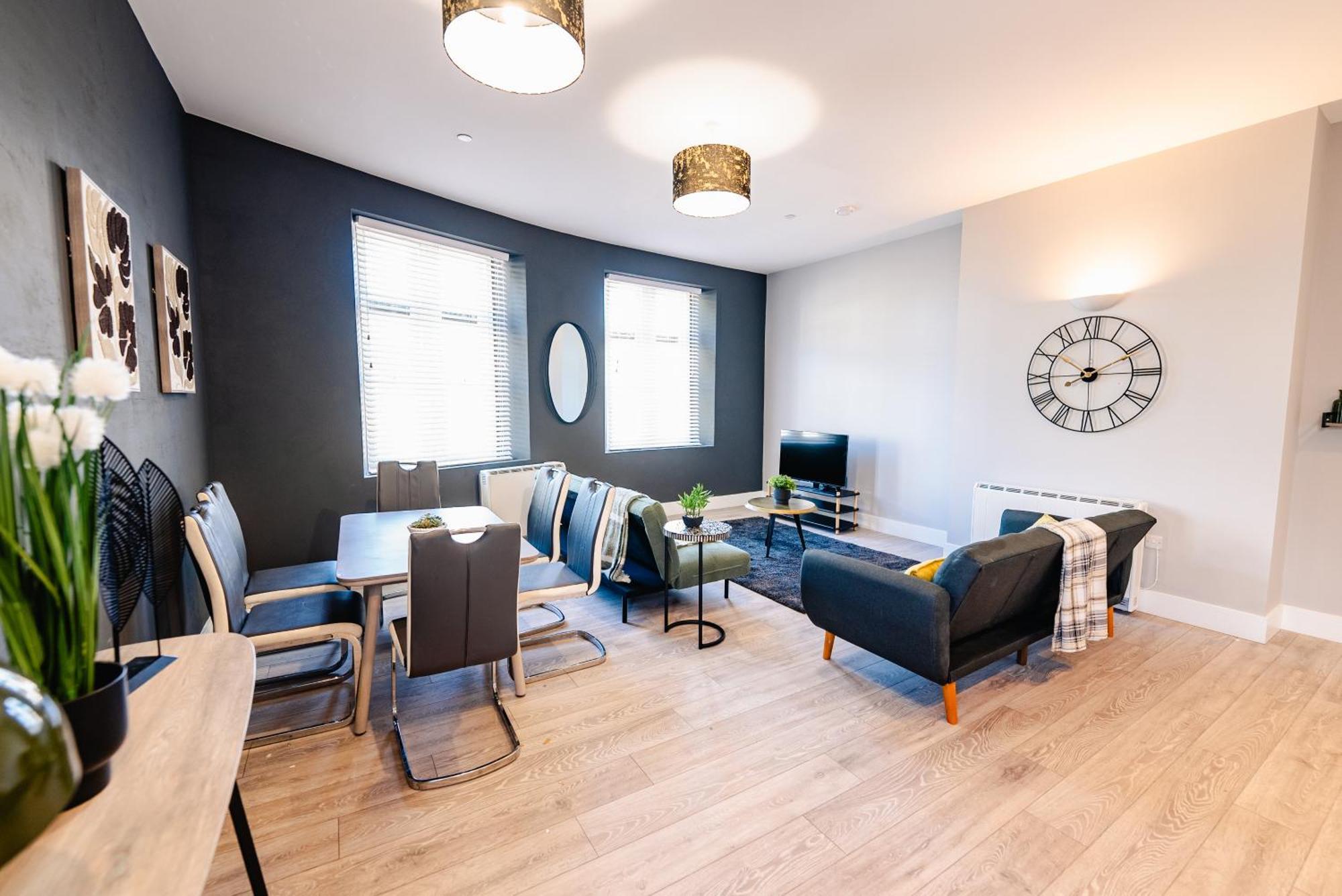 Luxury Spacious 2-bed & High Ceiling